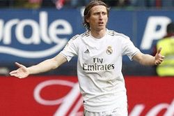 Modric nắm giữ tương lai của hàng tiền vệ Real
