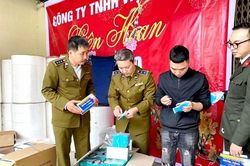 Phát hiện khẩu trang làm giả từ giấy vệ sinh