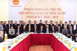 Tại sao ủy viên Hội đồng giáo sư nhà nước công khai lý lịch khoa học, còn lãnh đạo Hội đồng thì không?