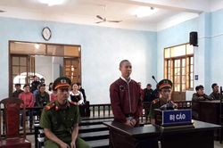 18 năm tù cho gã chồng cuồng ghen đâm chết vợ trong phòng tắm