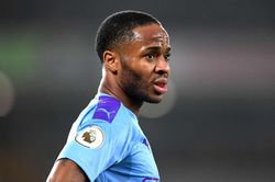 Sterling than phiền vì Man City bị đối xử thiếu công bằng