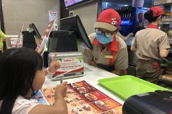 Sinh viên bám trụ thành phố làm thêm trong mùa dịch covid-19