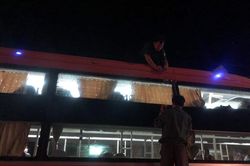 Khách hoảng loạn vì cả chục xe giường nằm bị ném đá trong đêm