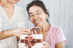 Bà mẹ vợ quá quắt, nhiều yêu sách