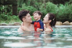 Gợi ý cách tạo dáng chụp hình du lịch cho gia đình có con nhỏ