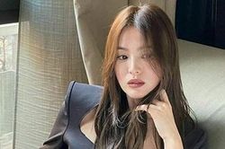 Song Hye Kyo khác lạ với phong cách tóc nâu, môi trầm