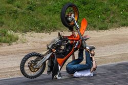 Hàng chục 'quái xế' tuổi teen đua xe trên cao tốc ở Bình Dương