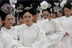 Vì sao phi tần phải tuẫn táng khi hoàng đế băng hà?