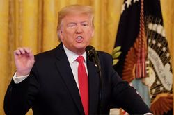 Tổng thống Donald Trump phản ứng gì về việc xuất bản sách của 'kẻ phản bội'?