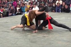 Video 'cô gái thượng đài thách đấu vật cổ truyền' ấn tượng tuần qua