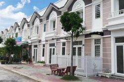 Lãnh đủ rắc rối vì mua phải nhà 'đội lốt' có tường chung
