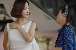 Bố chồng đột ngột nhập viện đúng hôm dâu cả về thăm ngoại, dâu út 'móc xỉa' liền bị mẹ chồng 'trị' cho 'câm nín'