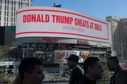 Ông Bloomberg 'dìm hàng' ông Trump