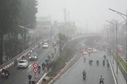 Bắc Bộ lạnh về đêm và sáng, không khí nồm ẩm cả ngày