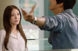 'Méo mặt' vì chồng phá sản vẫn cố 'sống đẹp'