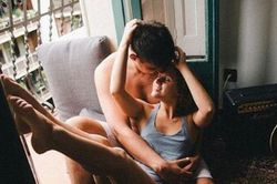 4 cặp vợ chồng cùng lao đao vì cô bạn học sexy đầy quyến rũ của chồng tôi