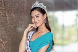 Lương Thùy Linh trải lòng về việc 'học' làm Hoa hậu