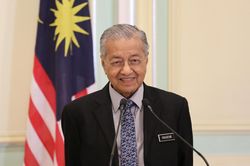 Thủ tướng Mahathir đệ đơn từ chức lên quốc vương Malaysia