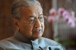 Ông Mahathir được bổ nhiệm làm thủ tướng lâm thời sau khi từ chức