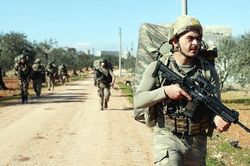 Thổ Nhĩ Kỳ triển khai lượng lớn khí tài quân sự tới Syria
