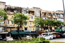 Chung cư hơn 40 năm tuổi mỏi mòn chờ cải tạo