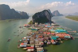 Thái Lan: Điều gì tạo nên điểm độc đáo thu hút khách tại một làng chài?