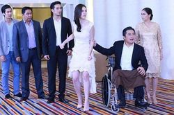 Thông gia đòi trả con gái vì 'không biết đẻ còn hỗn láo', bố vợ cười: Để tôi mở tiệc ăn mừng