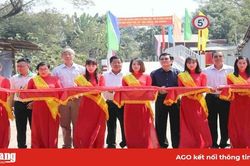 Nguyên Chủ tịch nước Trương Tấn Sang dự lễ khánh thành 9 cây cầu nông thôn ở TX. Tân Châu