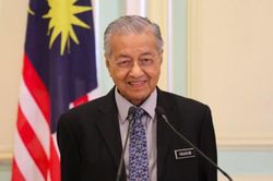 Thủ tướng 94 tuổi của Malaysia đệ đơn từ chức