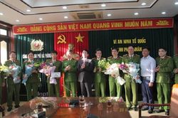 Thưởng nóng công an truy bắt nghi phạm giết người, đốt xác trong thùng phuy