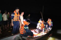 Tìm thấy 6 thi thể trong vụ lật thuyền trên sông Vu Gia