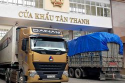 Vẫn tồn một lượng lớn nông sản chờ làm thủ tục xuất khẩu sang Trung Quốc