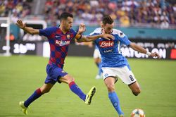 VIDEO Napoli vs Barcelona: Hội chứng phụ thuộc Messi