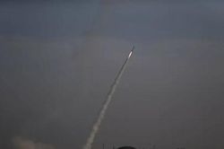 Israel báo động khi bị rocket tấn công