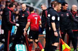 Báo Italia 'tố' HLV Solskjaer nói dối vụ Alexis Sanchez