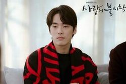 Trầm cảm nặng vì scandal với Seohyun (SNSD), 'Hạ cánh nơi anh' đã cứu sống Kim Jung Hyun