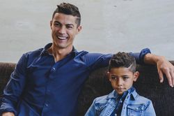 Hơn 3 triệu lượt xem con trai Ronaldo nói 4 thứ tiếng