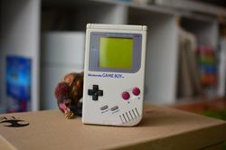 Nintendo tặng chiếc Game Boy cuối cùng cho cụ bà 95 tuổi