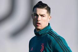 Ronaldo không thể lấy bóng trong bài đá ma của Juventus