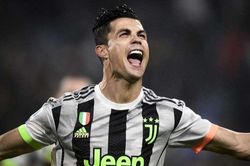 Messi gây thất vọng là thời cơ của Ronaldo