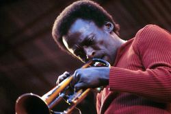 Đằng sau album vĩ đại nhất của 'Picasso âm thanh' Miles Davis