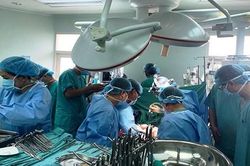 Bệnh viện Trung ương Huế phẫu thuật cắt gan lớn cho bệnh nhi bị ung thư nguyên bào