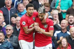 MU bán tháo hai 'gã ăn hại' Lingard và Pereira