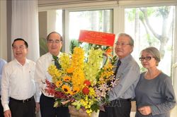 Lãnh đạo TP Hồ Chí Minh thăm, chúc mừng các đơn vị, thầy thuốc tiêu biểu