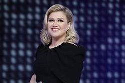Kelly Clarkson xác nhận trở lại làm dẫn chương trình lễ trao giải Billboard
