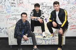 Nick Jonas trải lòng khoảng thời gian Jonas Brothers tan rã