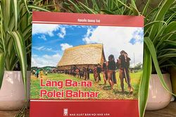 'Làng Ba-na': Cẩm nang về văn hóa
