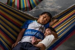 Cuộc sống bị lạm dụng của trẻ em Venezuela tị nạn tại Brazil