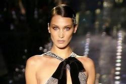 Bella Hadid bức xúc khi người Trung Quốc bị phân biệt đối xử