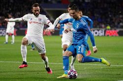 Lyon gây địa chấn khi quật ngã Juventus